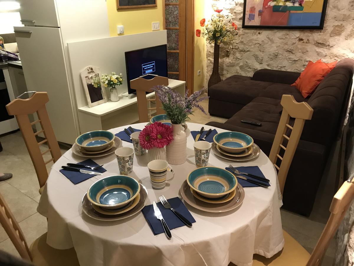 Apartman Toni ตรีบูนย์ ภายนอก รูปภาพ
