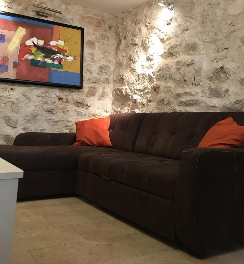 Apartman Toni ตรีบูนย์ ภายนอก รูปภาพ