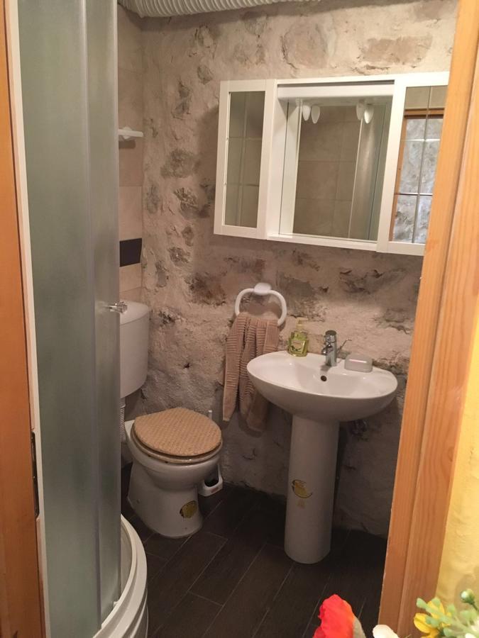 Apartman Toni ตรีบูนย์ ภายนอก รูปภาพ