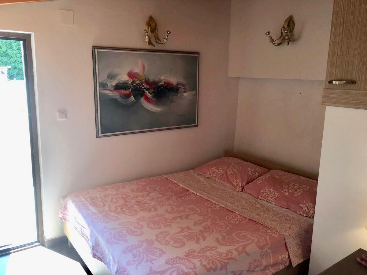 Apartman Toni ตรีบูนย์ ภายนอก รูปภาพ