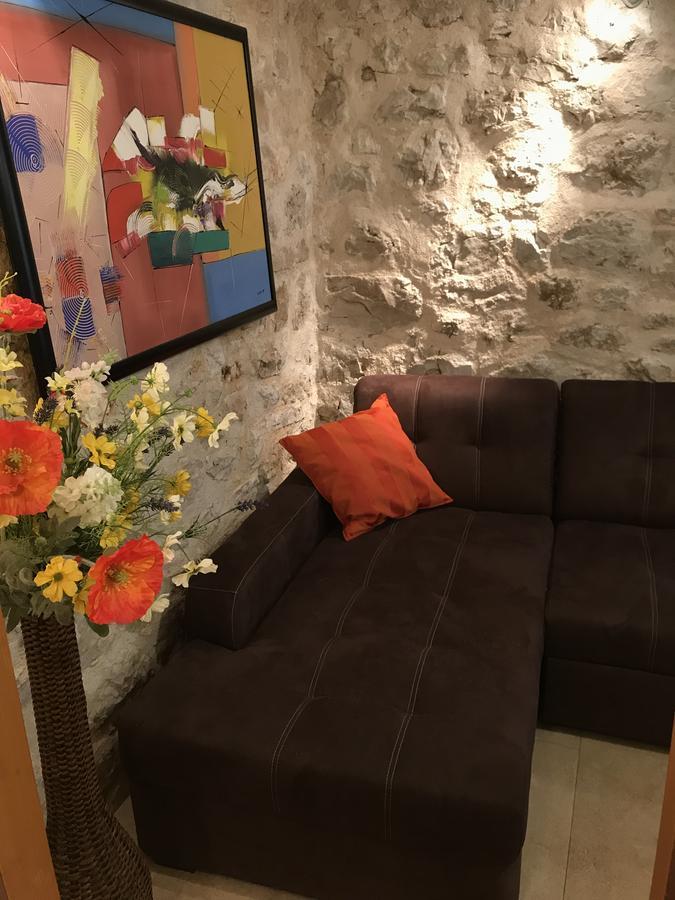 Apartman Toni ตรีบูนย์ ภายนอก รูปภาพ