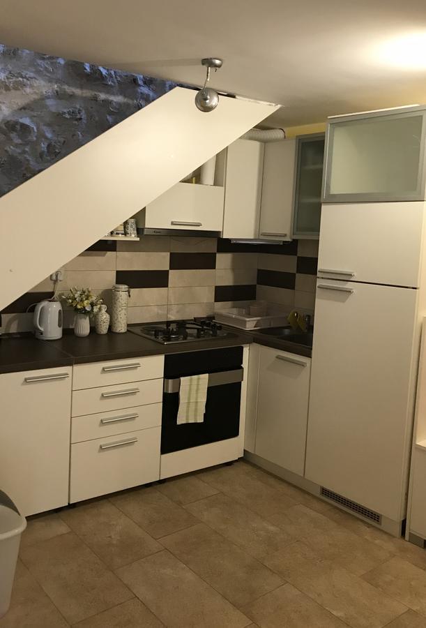 Apartman Toni ตรีบูนย์ ภายนอก รูปภาพ