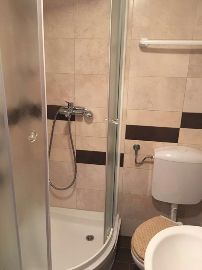 Apartman Toni ตรีบูนย์ ภายนอก รูปภาพ